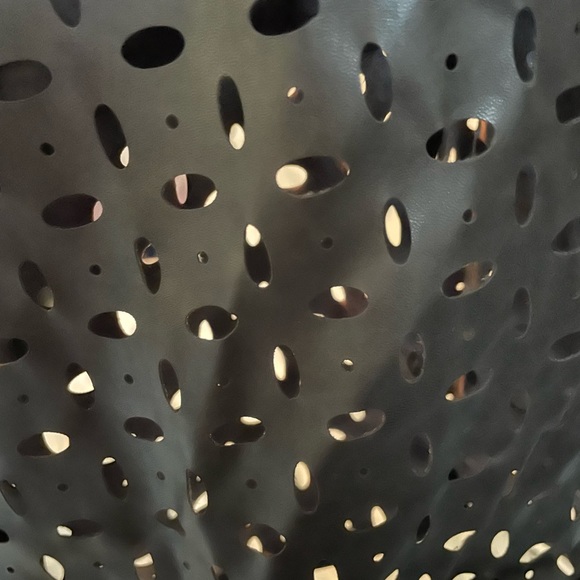 Banana Republic laser cut faux leather skirt NWOT - Picture 6 of 10